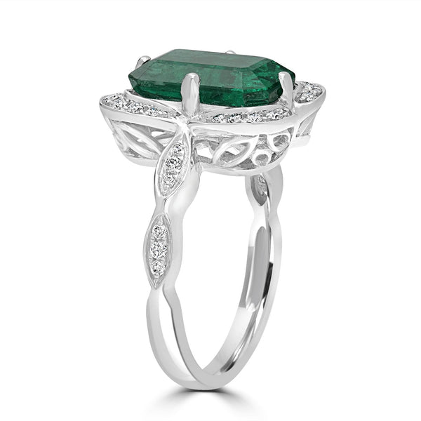 3.81ct Emerald Rings with 0.21tct Diamond set in 14K White Gold