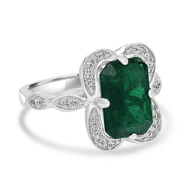 3.81ct Emerald Rings with 0.21tct Diamond set in 14K White Gold