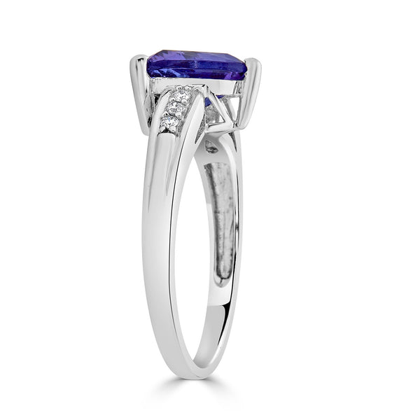 1.81ct Tanzanite ring with 0.07tct diamonds set in1 4K white gold