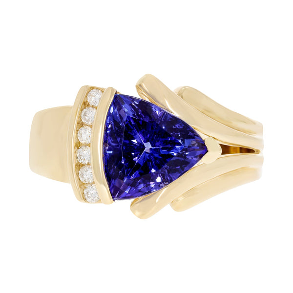 3.16ct Tanzanite ring with 0.12tct diamonds set in 14kt yellow gold