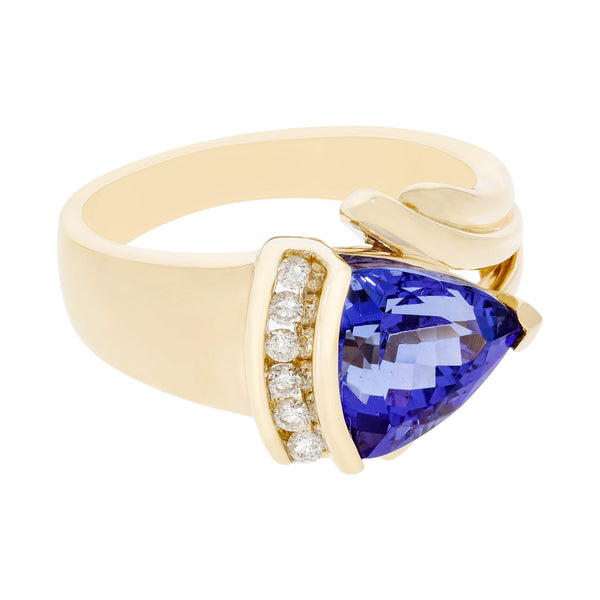 3.16ct Tanzanite ring with 0.12tct diamonds set in 14kt yellow gold