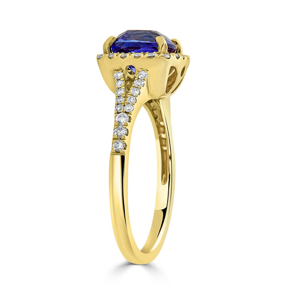 2.08ct Tanzanite ring with 0.33tct diamonds set in 14K yellow gold