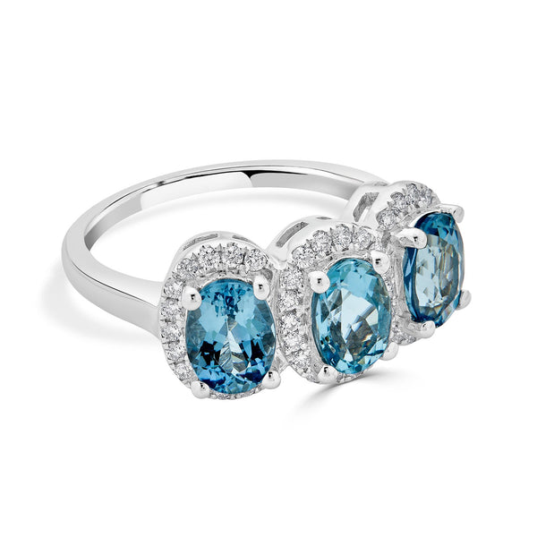 2.68ct Aquamarine ring with 0.32tct diamonds set in 14K white gold