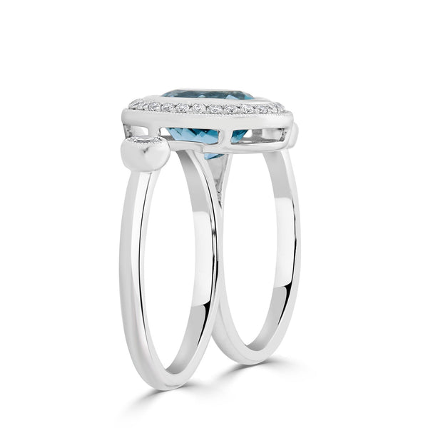 1.70ct Aquamarine ring with 0.32tct diamonds set in 14K white gold