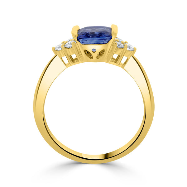 1.96ct Sapphire Ring with 0.23tct Diamonds set in 14K Yellow Gold