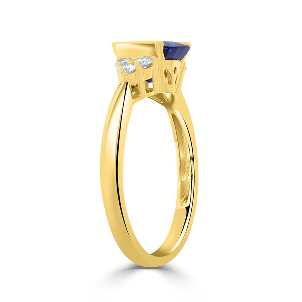 1.96ct Sapphire Ring with 0.23tct Diamonds set in 14K Yellow Gold