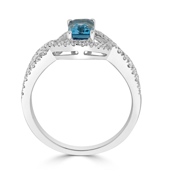 0.80ct Aquamarine ring with 0.40tct diamonds set in 14K white gold