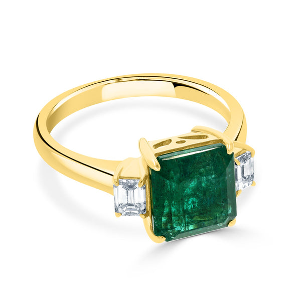 3.51ct Emerald Ring With 0.38tct Diamonds Set In 18kt Yellow Gold