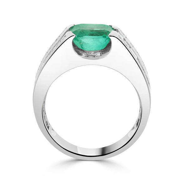 2.23ct Emerald Ring with 1.22tct Diamonds set in 900 Platinum