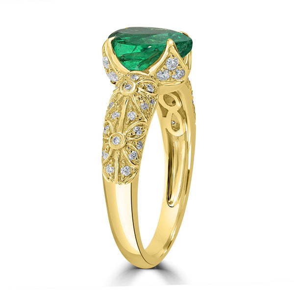 1.6ct Emerald Ring with 0.3tct Diamonds set in 14K Yellow Gold