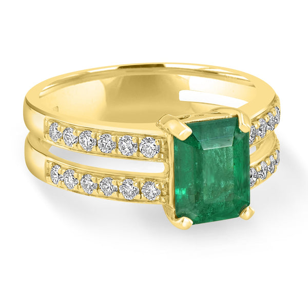 1.78ct Emerald Ring with 0.43tct Diamonds set in 14K Yellow Gold