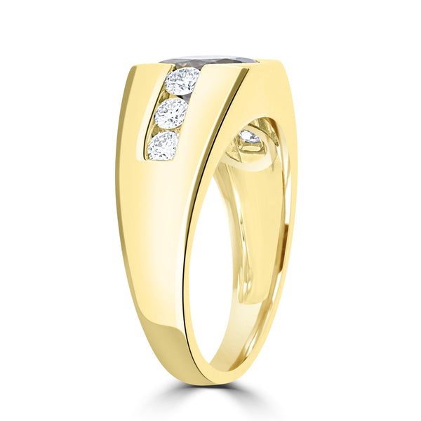 1.89ct Spinel Ring with 0.58tct Diamonds set in 14K Yellow Gold