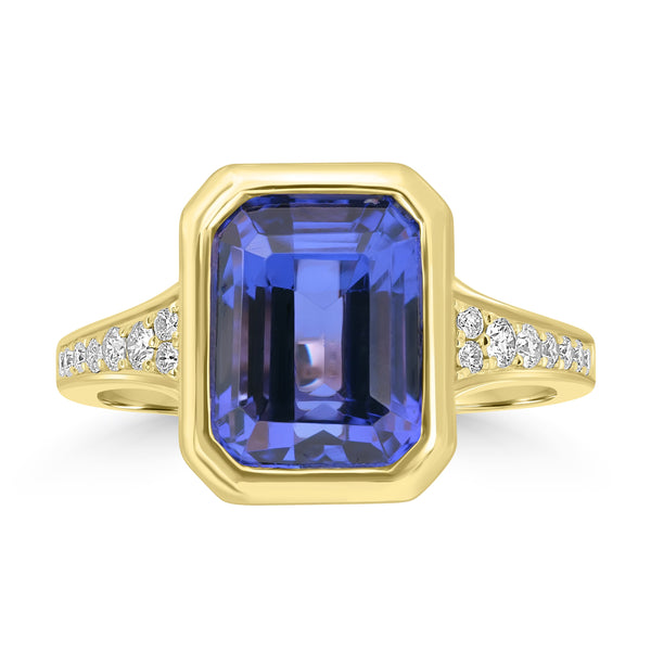 5.26ct Tanzanite Rings with 0.19tct Diamond set in 18K Yellow Gold