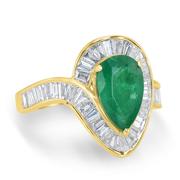 1.93ct Emerald Ring with 1.7tct Diamonds set in 14K Yellow Gold